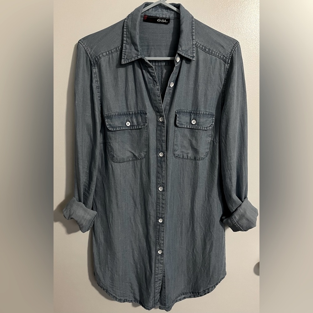 GSL Collection denim like button down. 100% super soft Tencel. Size XS.